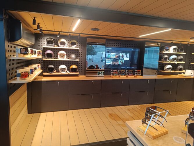 SHOWROOM